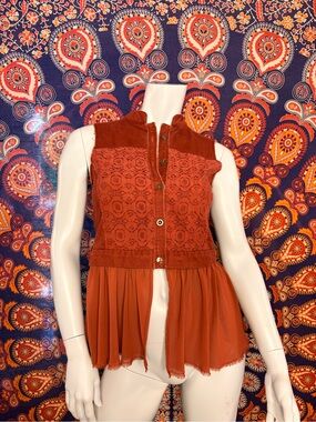 BKE Boutique’Raw Edge Vest’ Lace Button-Front Peplum